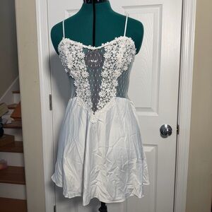 Flora Nikrooz White Bridal Honeymoon Floral Lace Chemise W/ Matching Robe Set